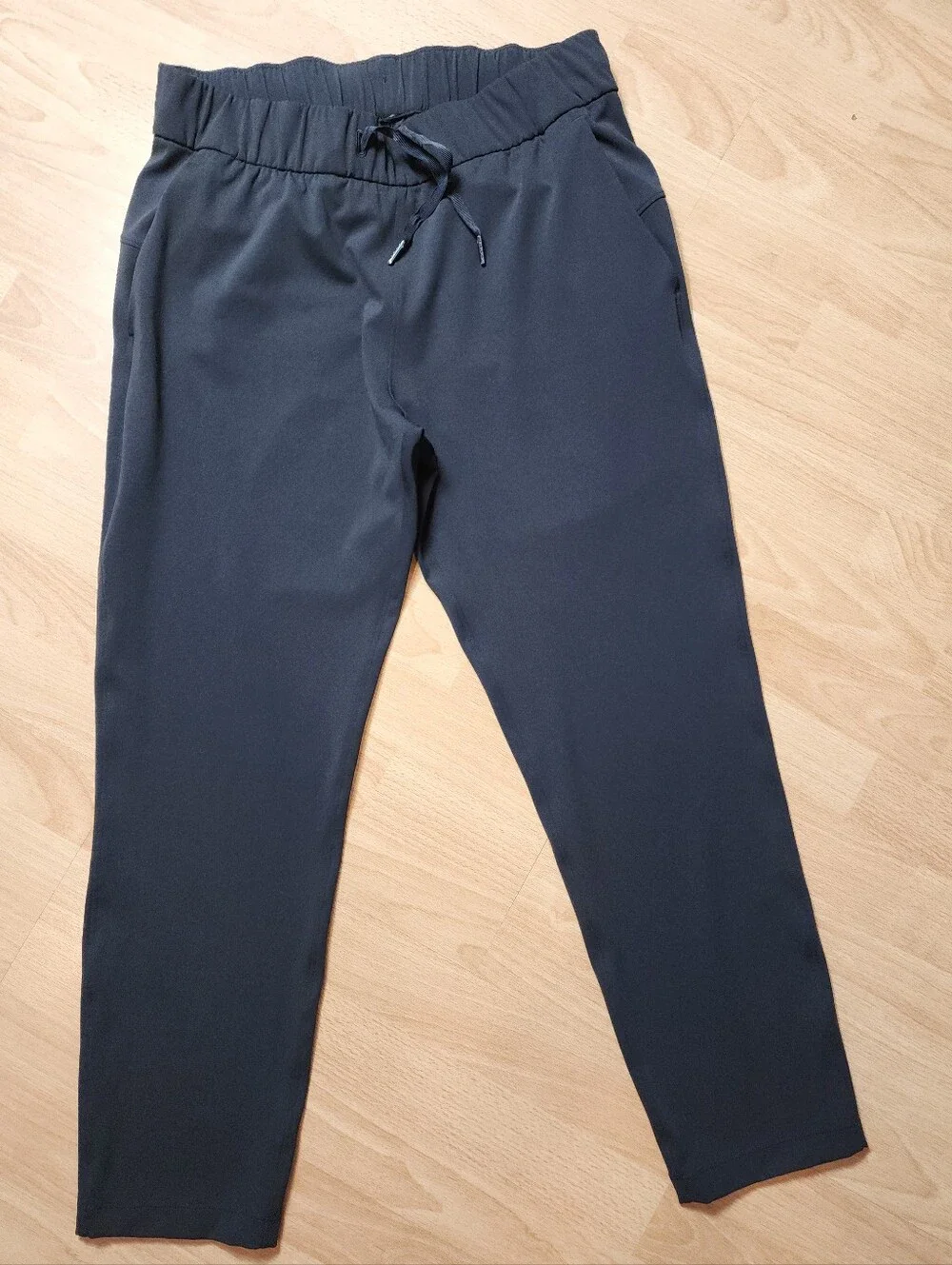 Lululemon On The Fly Black Pants Pull On Drawstring Women's Size 8